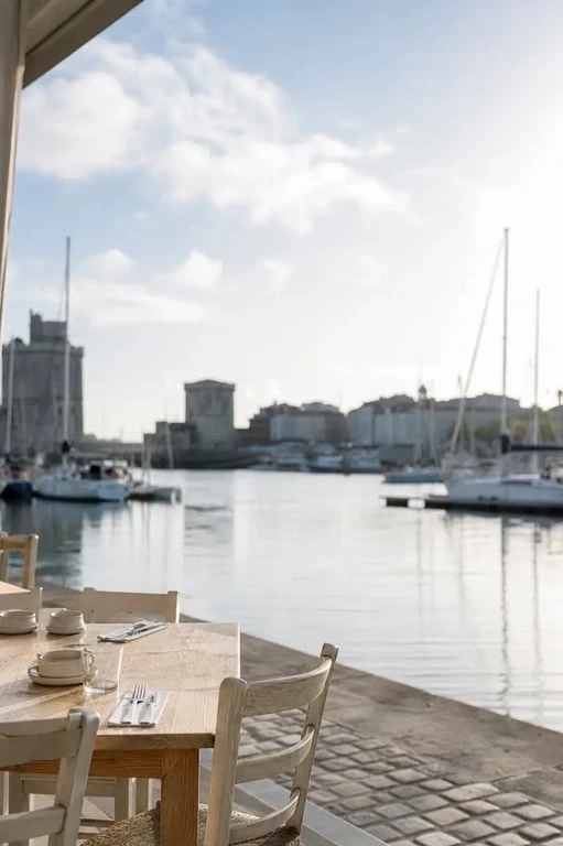 Crêperie La Rochelle Vieux Port avec terrasse face aux quais du port