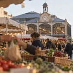 Les halles la rochelle en 1834, marché du matin, façade et étals
