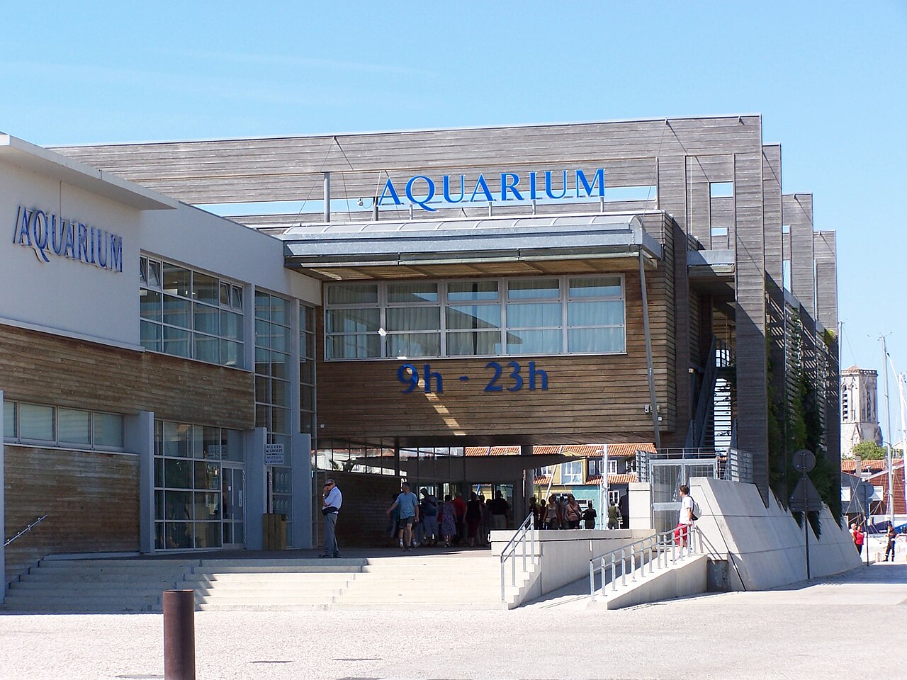 Façade de l’Aquarium, photographie ancienne. Pour les horaires, voir le tableau actualisé ci-dessous.