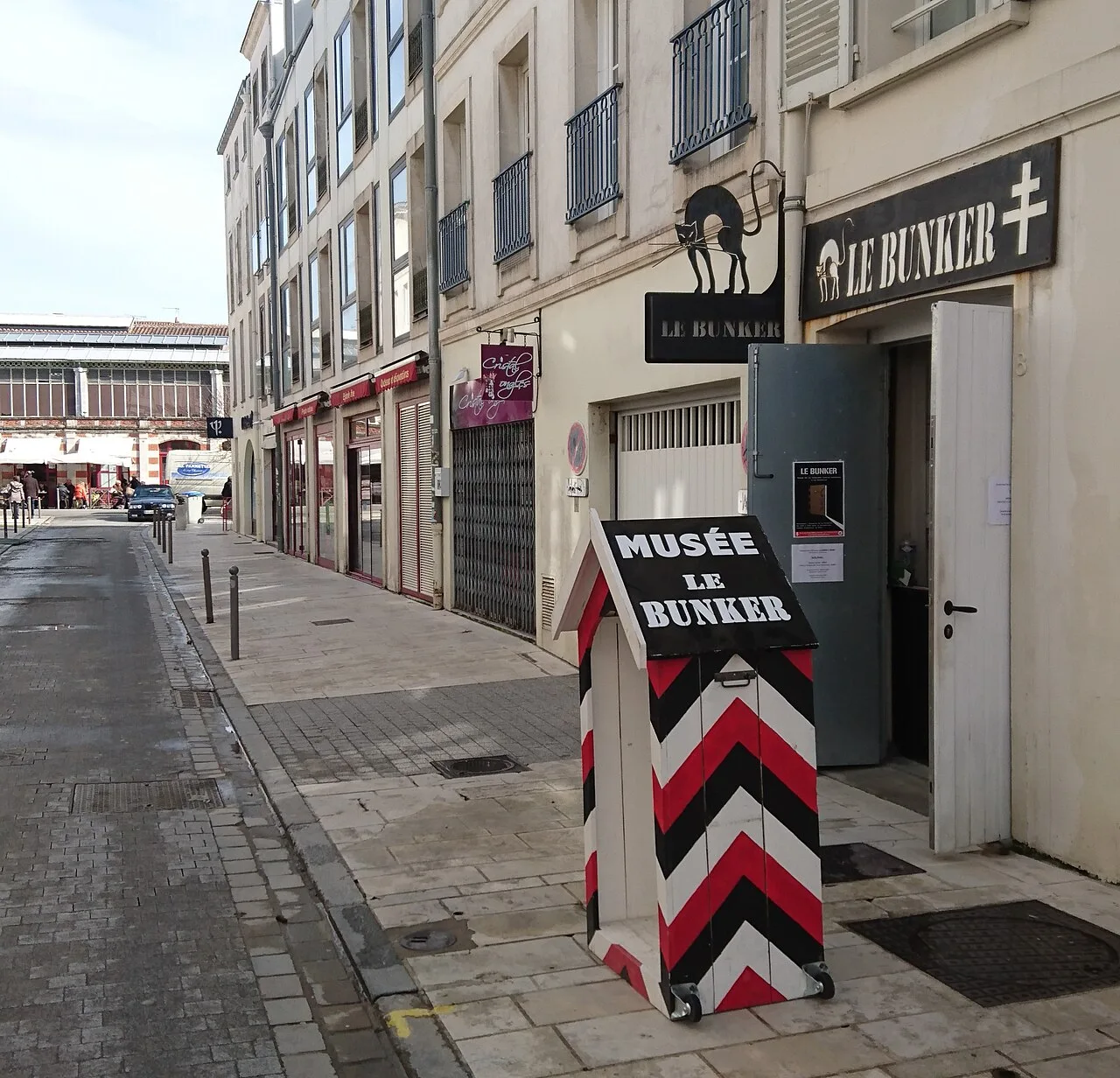 L’entrée du Bunker rue des Dames, près des Halles.