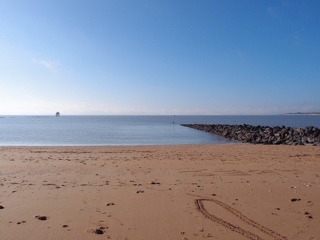 La plage des Minimes face au phare du Bout du Monde